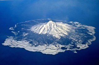 1200px-Rishiriislandairplane.jpg